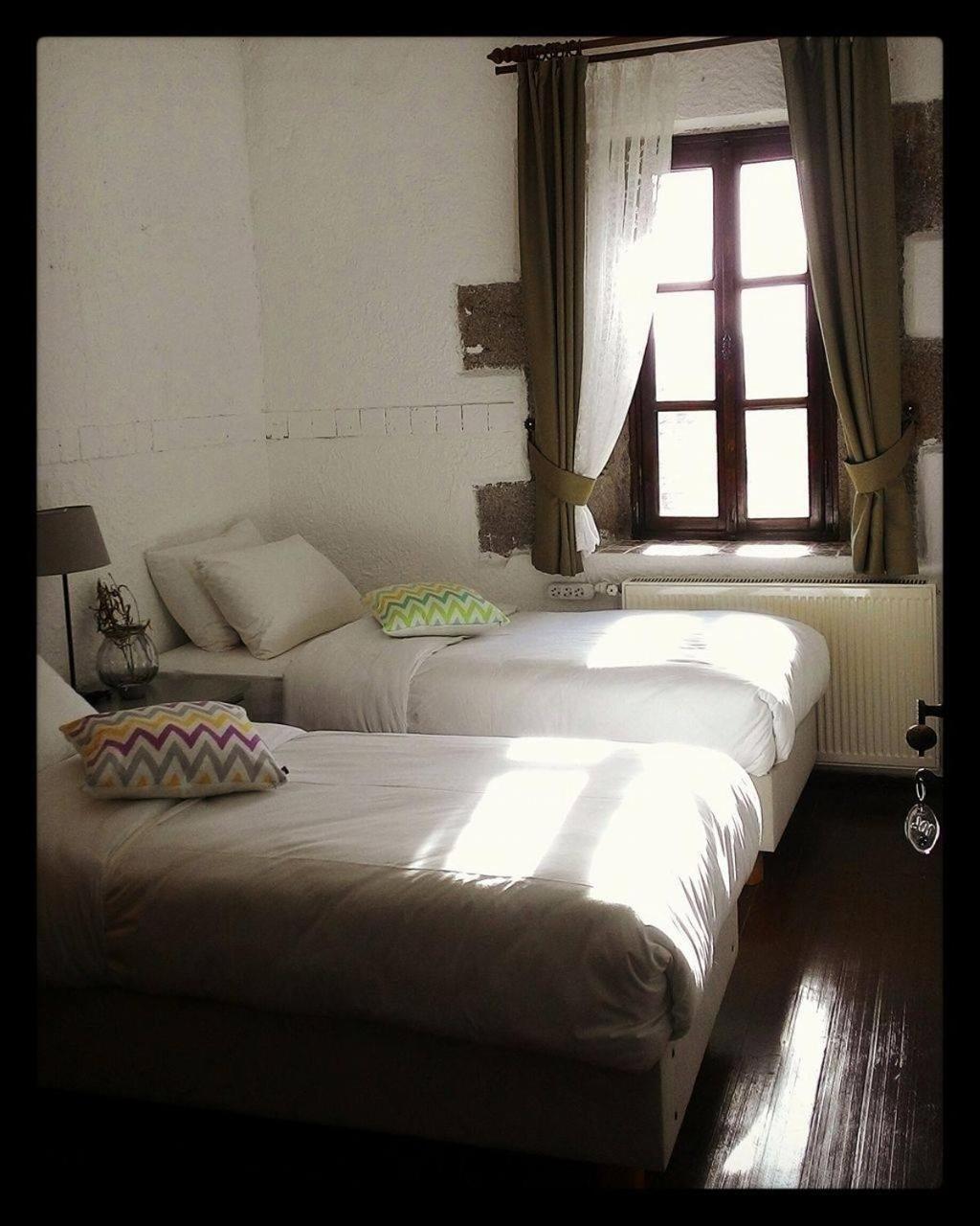 Assos Bohemian Hotel Bagian luar foto